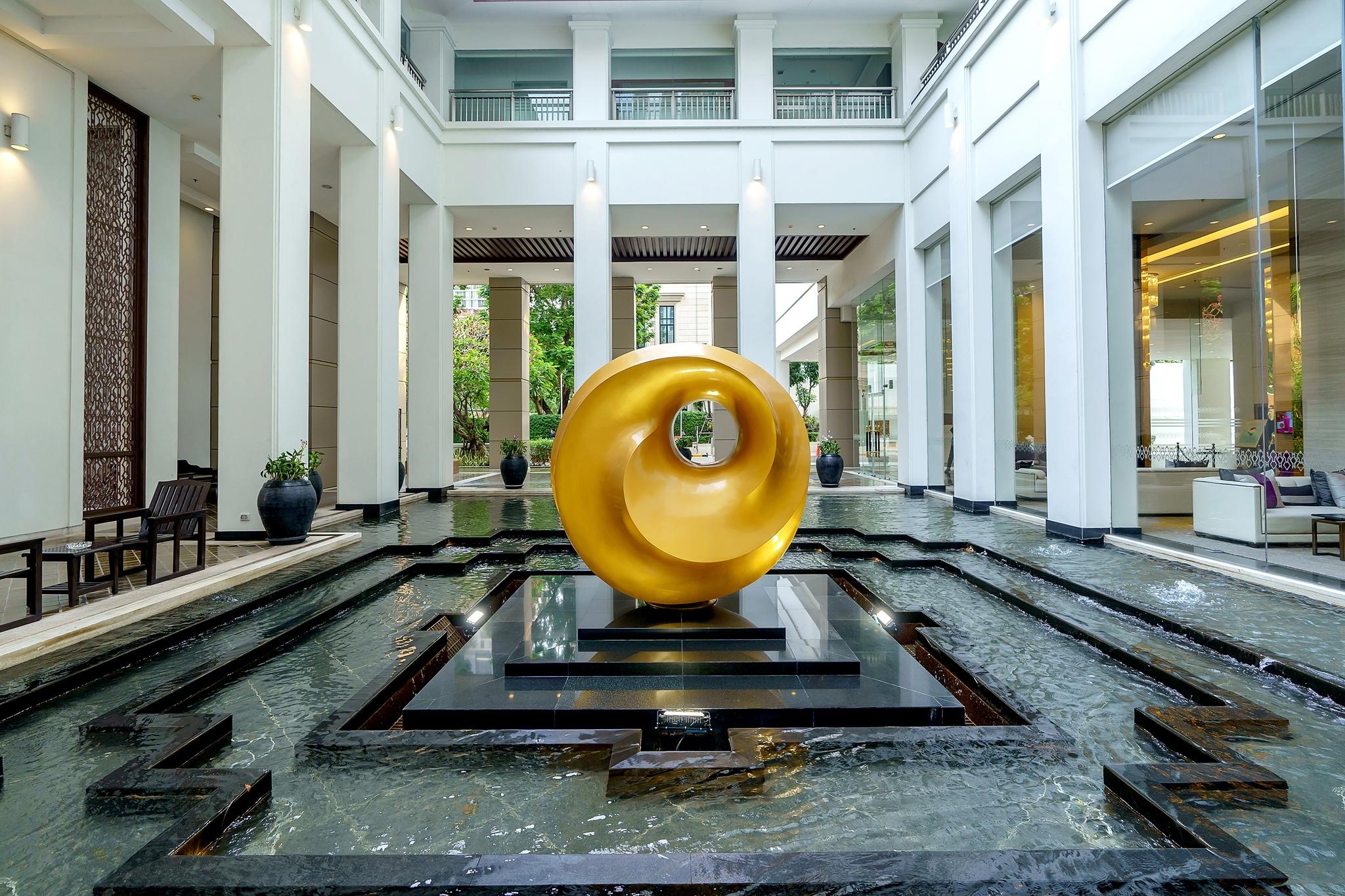Grande Centre Point Ploenchit Hotel Bangkok Exterior foto The interior of the hotel