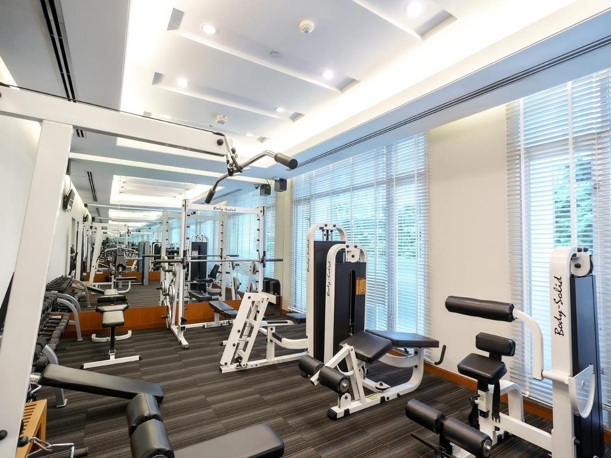 Grande Centre Point Ploenchit Hotel Bangkok Exterior foto The gym at the hotel