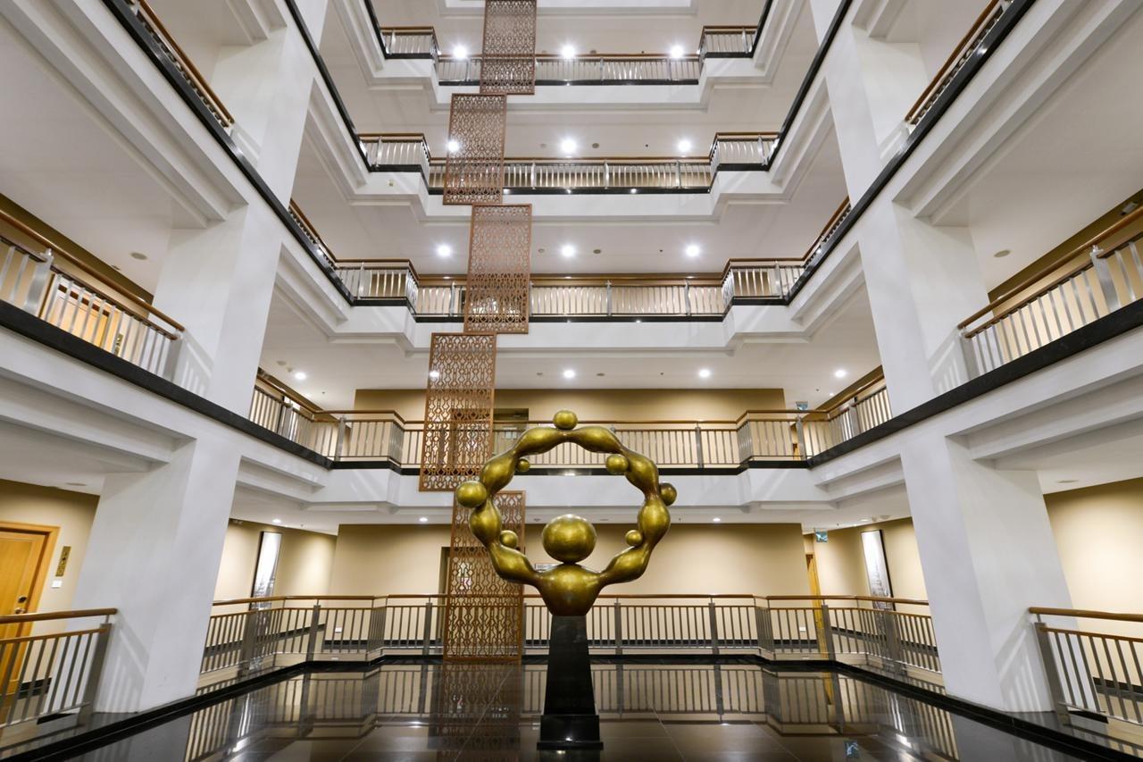 Grande Centre Point Ploenchit Hotel Bangkok Exterior foto The interior of the hotel