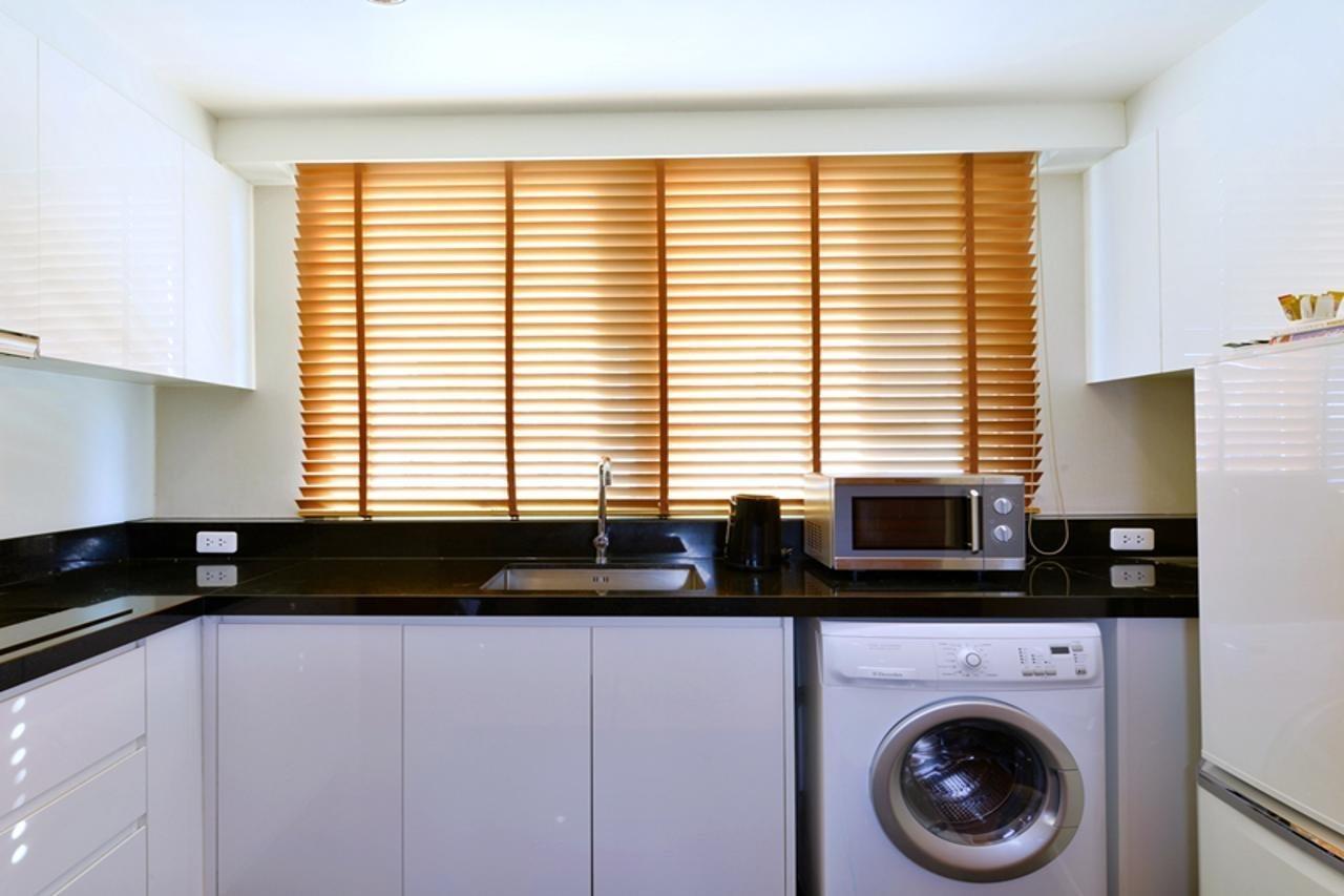Grande Centre Point Ploenchit Hotel Bangkok Exterior foto Wood venetian blinds