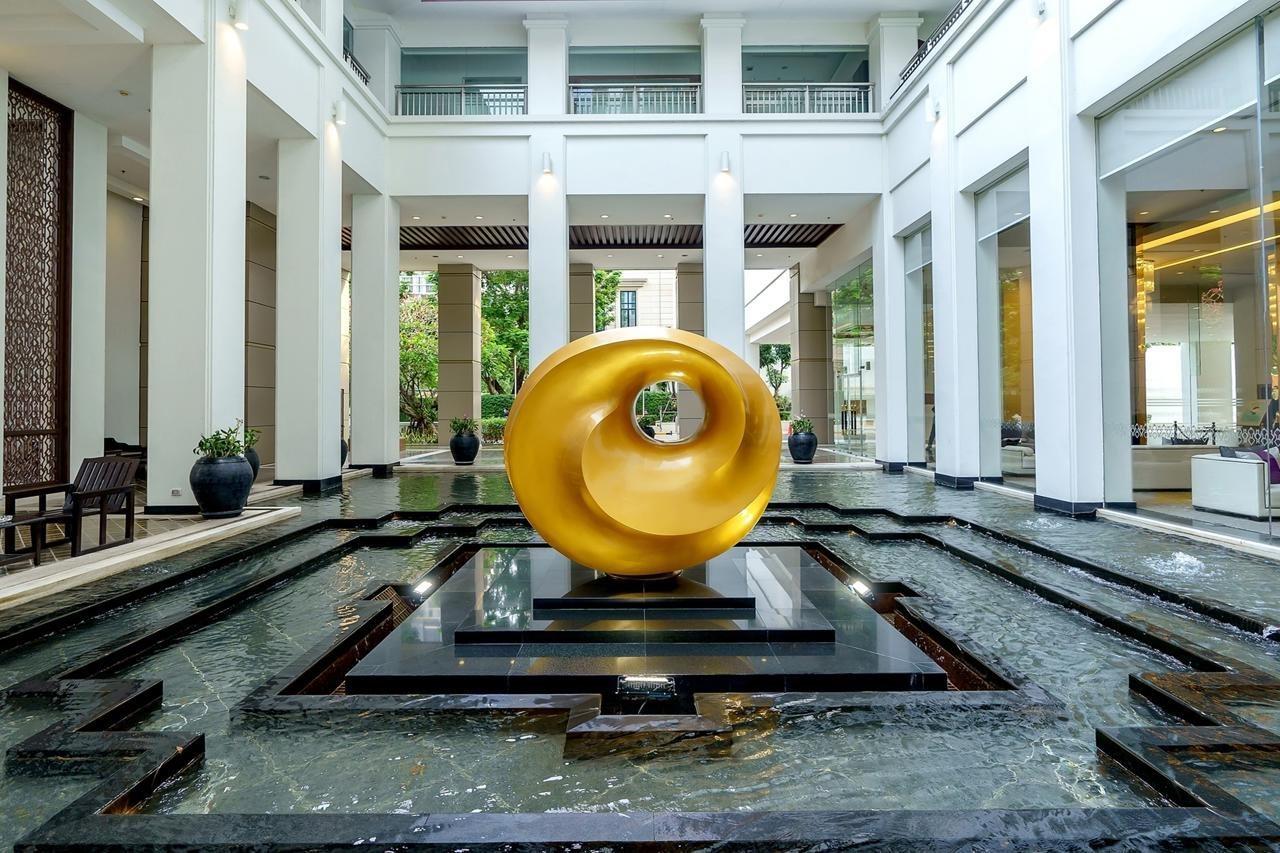 Grande Centre Point Ploenchit Hotel Bangkok Exterior foto The lobby of the hotel