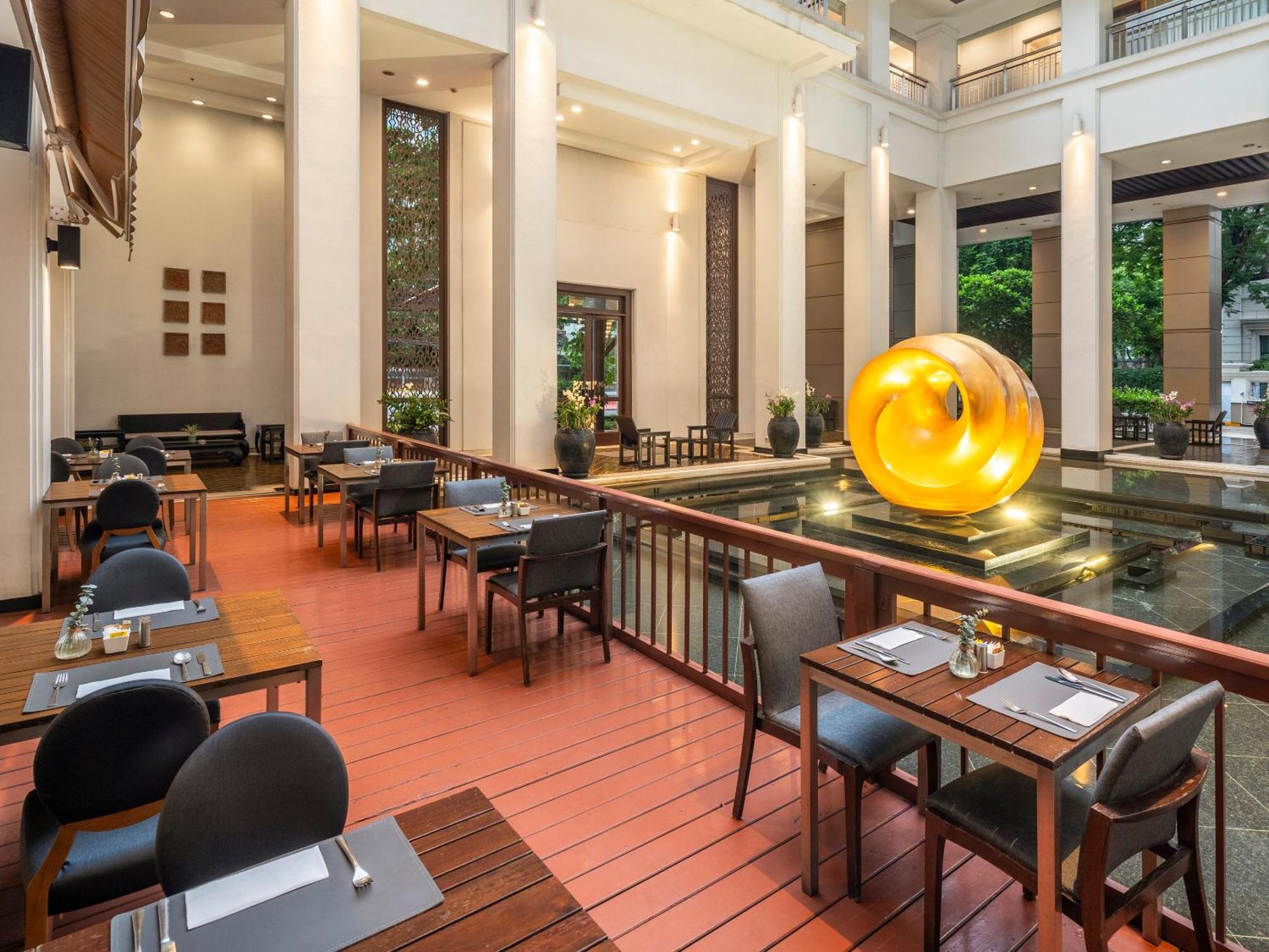 Grande Centre Point Ploenchit Hotel Bangkok Exterior foto The restaurant